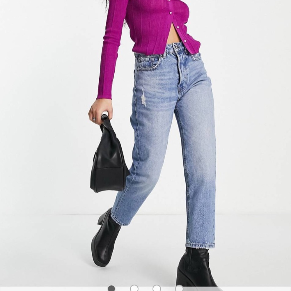 NEW! NWT! ASOS Stradivarius Petite mom fit vintage jean in medium blue